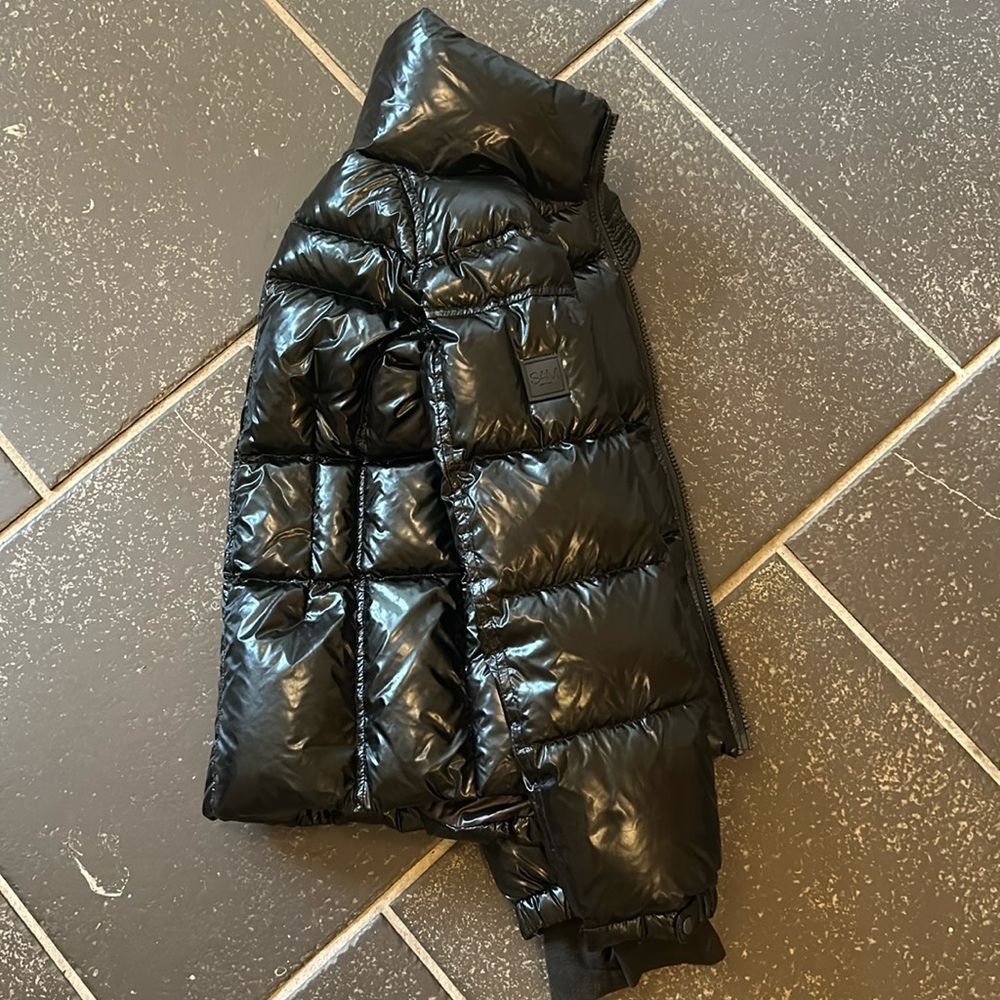 I am selling at black SAM puffer jack. It is in very good condition.